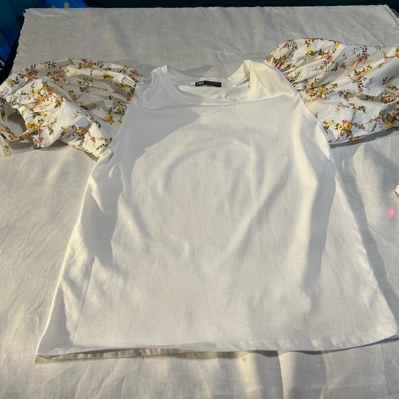 Zara Cream Top with Floral Puff  Sleeves, simple everyday top - Picture 3 of 3